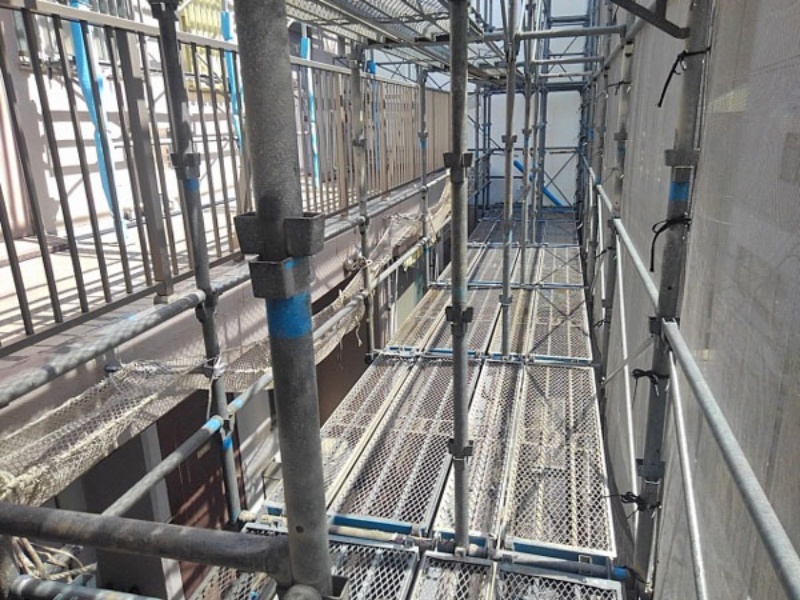 4階建て＋塔屋付き店舗兼賃貸ビル工事用足場